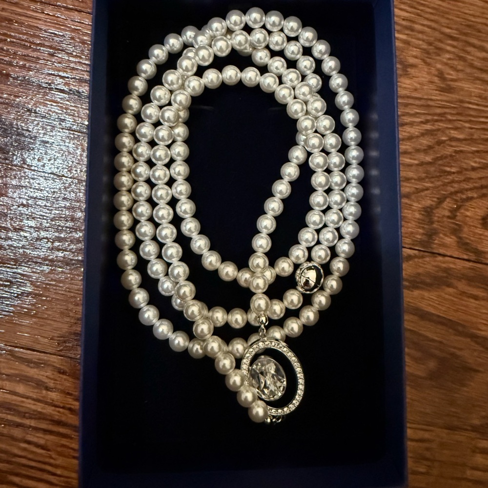 Elegant Silver Faux Pearl Necklace